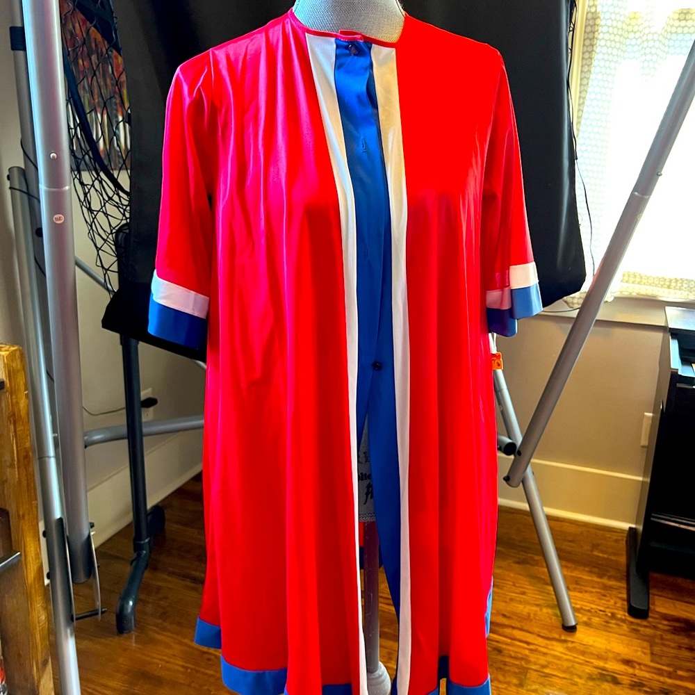 Pinehurst Lingerie Vintage button up robe. red, white and blue